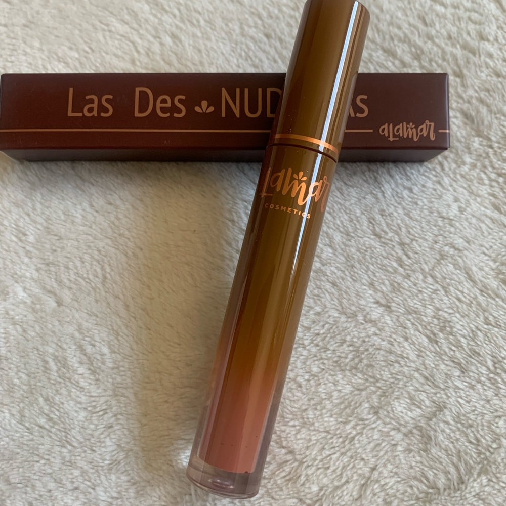 Alamar Cosmetics Des Nude As Lipgloss in Coqueta BNIB
